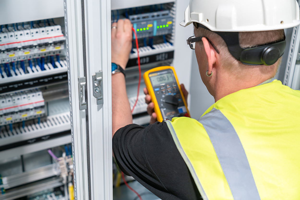 Elektroanlagen-Kontrolle bei SKORtec in Moosach